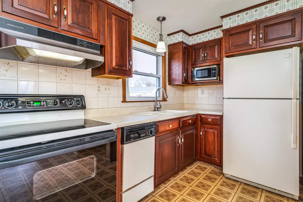 47 Suzanne Drive Portsmouth NH 03801