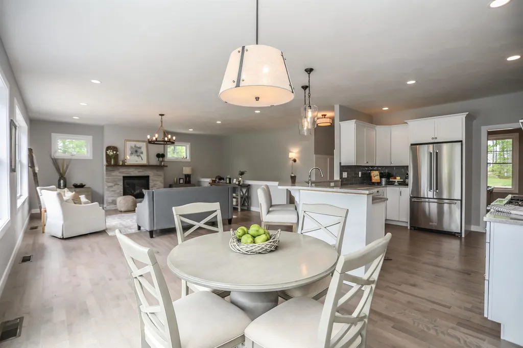 19 Treeline Drive Auburn NH 03032