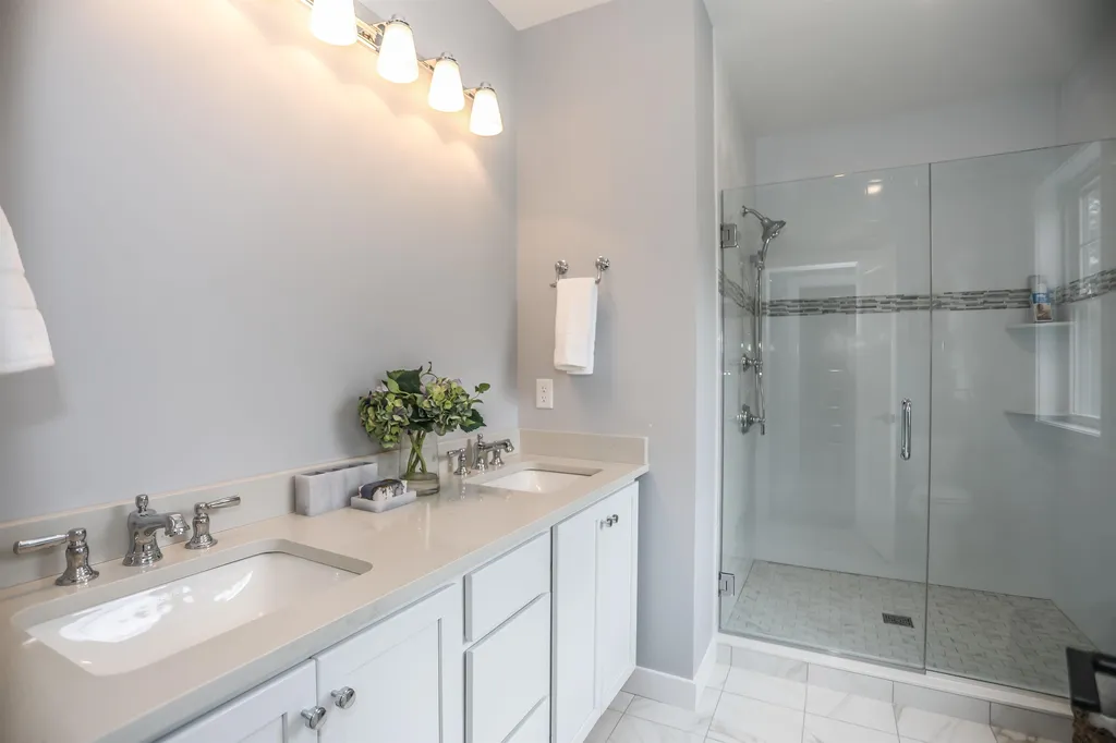 19 Treeline Drive Auburn NH 03032