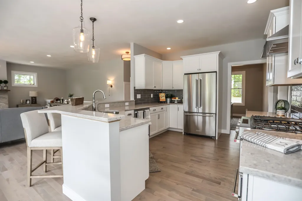 19 Treeline Drive Auburn NH 03032