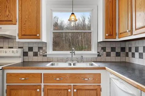86 Dracut Road Hudson NH 03051