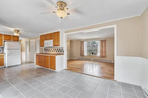86 Dracut Road Hudson NH 03051