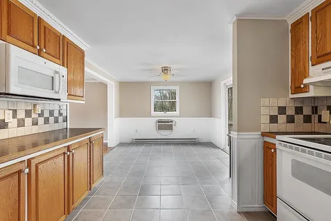 86 Dracut Road Hudson NH 03051