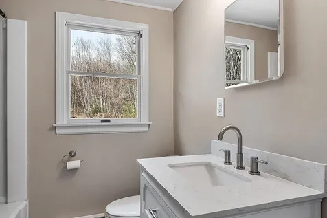 86 Dracut Road Hudson NH 03051