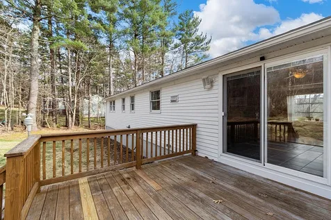 86 Dracut Road Hudson NH 03051
