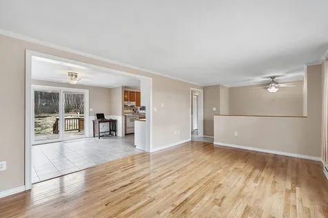 86 Dracut Road Hudson NH 03051