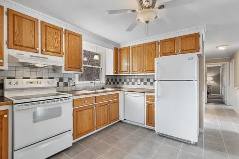 86 Dracut Road Hudson NH 03051