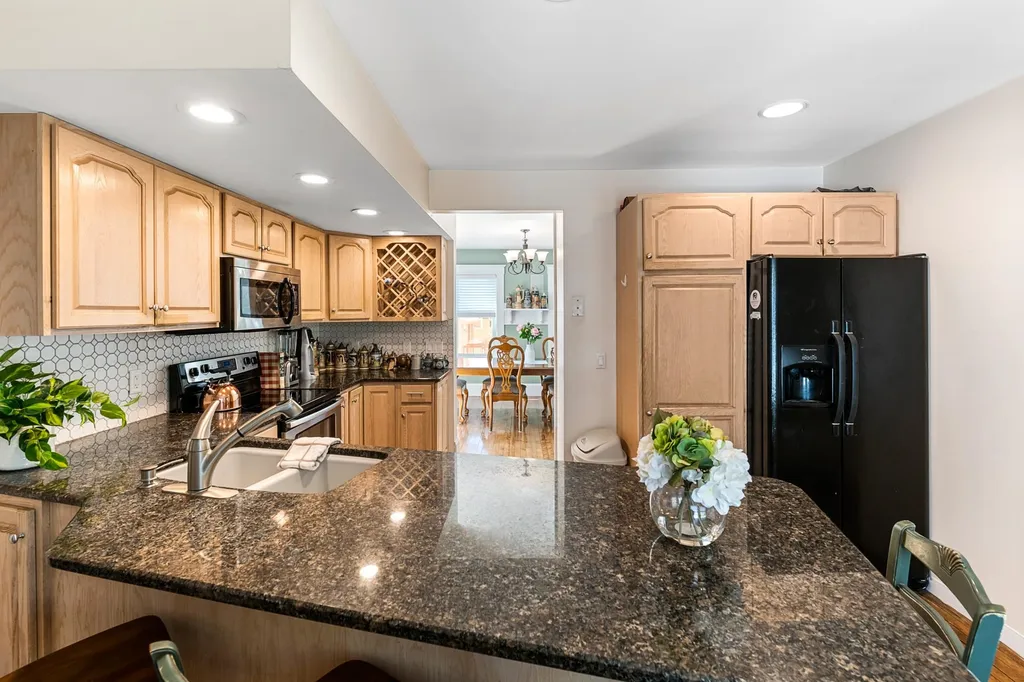 316-320 Wallis Road Rye NH 03870