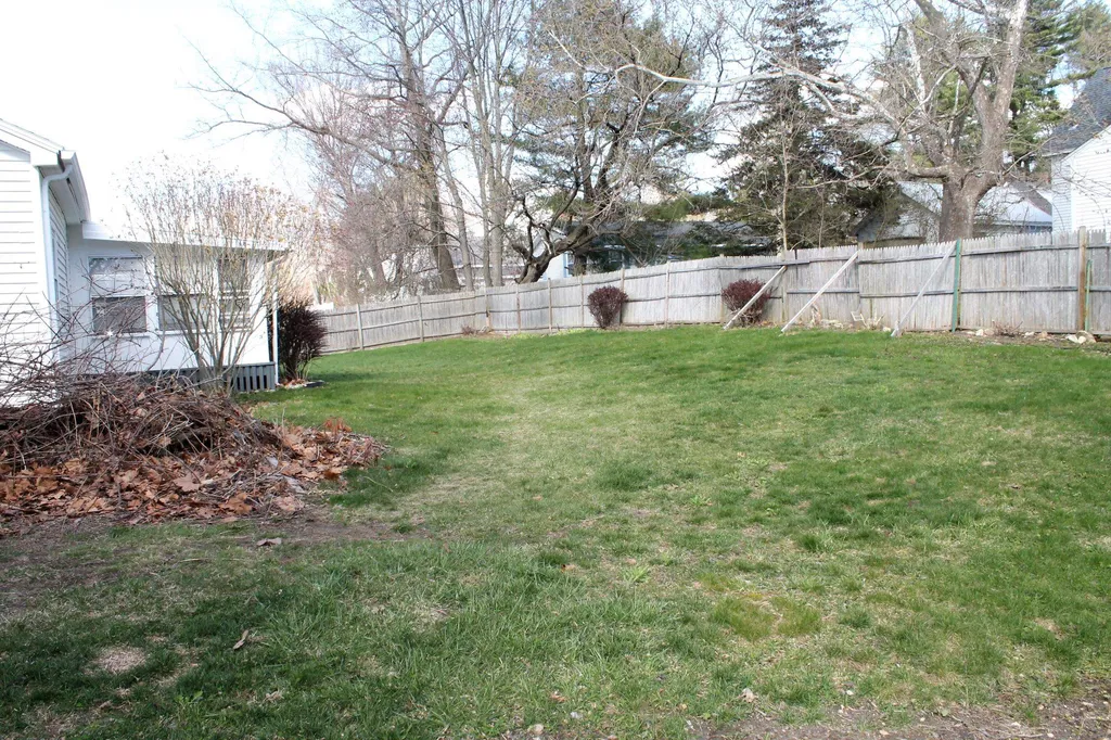17 Coaker Avenue Hooksett NH 03106
