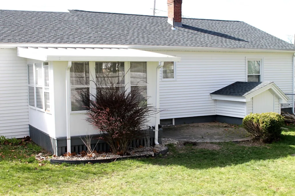 17 Coaker Avenue Hooksett NH 03106