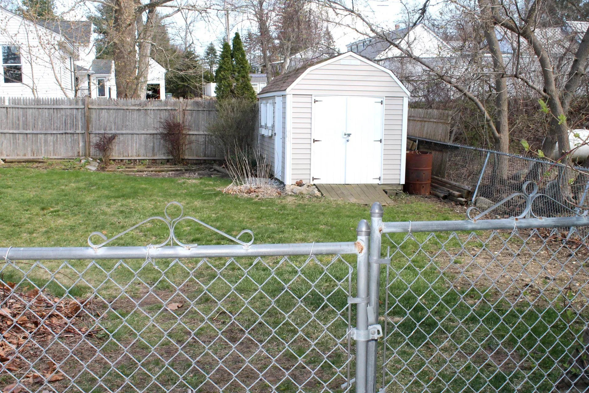 17 Coaker Avenue Hooksett NH 03106