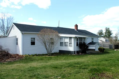 17 Coaker Avenue Hooksett NH 03106