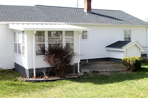 17 Coaker Avenue Hooksett NH 03106