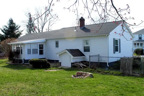 17 Coaker Avenue Hooksett NH 03106