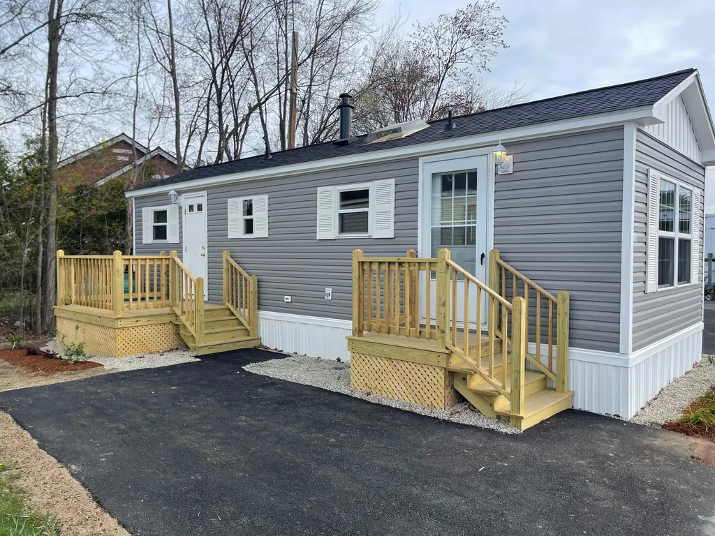 11 Brookwood Drive Salem NH 03079