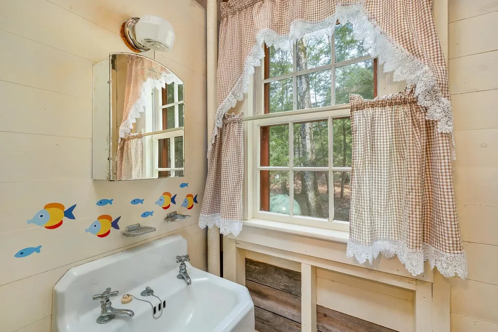 26 Lovejoy Lane Meredith NH 03253