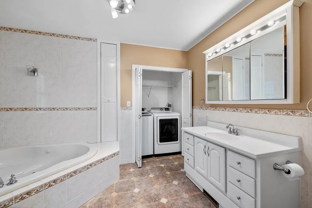 16 Margo Lane Tamworth NH 03817