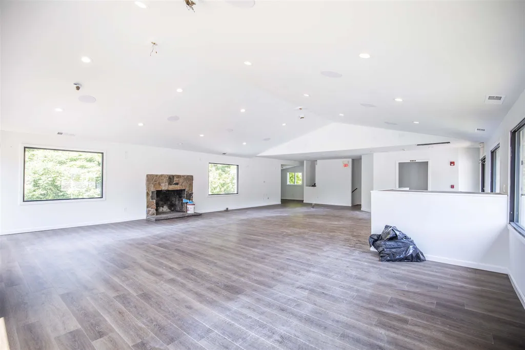 57 Rockingham Road Windham NH 03087