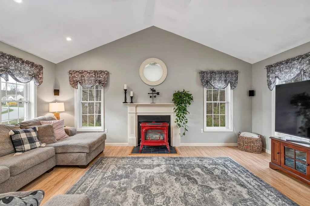 24 Whittier Road Merrimack NH 03054