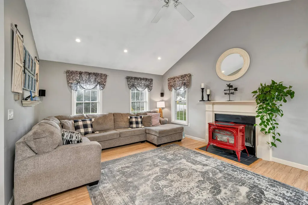 24 Whittier Road Merrimack NH 03054