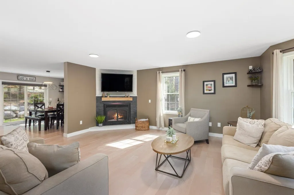 3 Lang Road Deerfield NH 03037