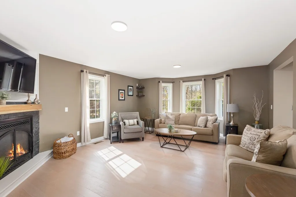 3 Lang Road Deerfield NH 03037