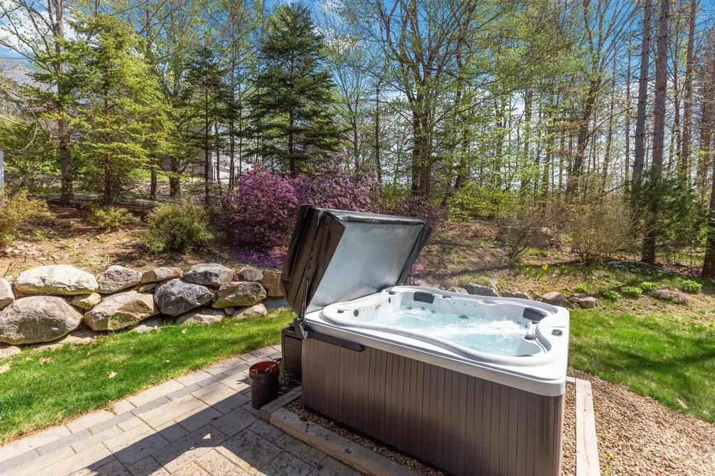 3 Lang Road Deerfield NH 03037