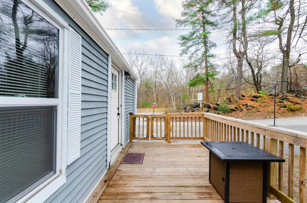 10 Pine Knoll Lane Lee NH 03861
