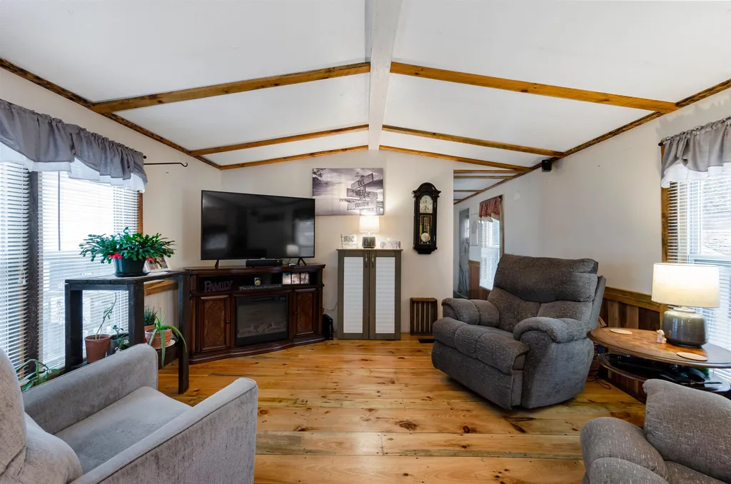 10 Pine Knoll Lane Lee NH 03861