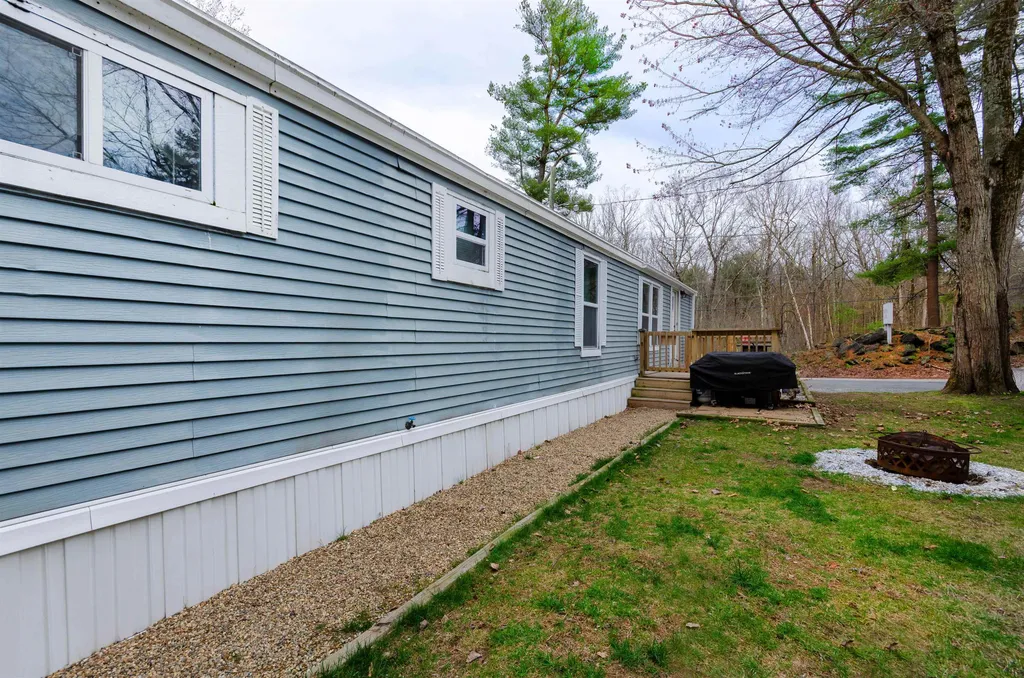 10 Pine Knoll Lane Lee NH 03861
