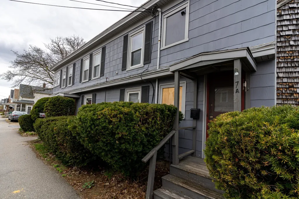 7 Pine Street Rochester NH 03867
