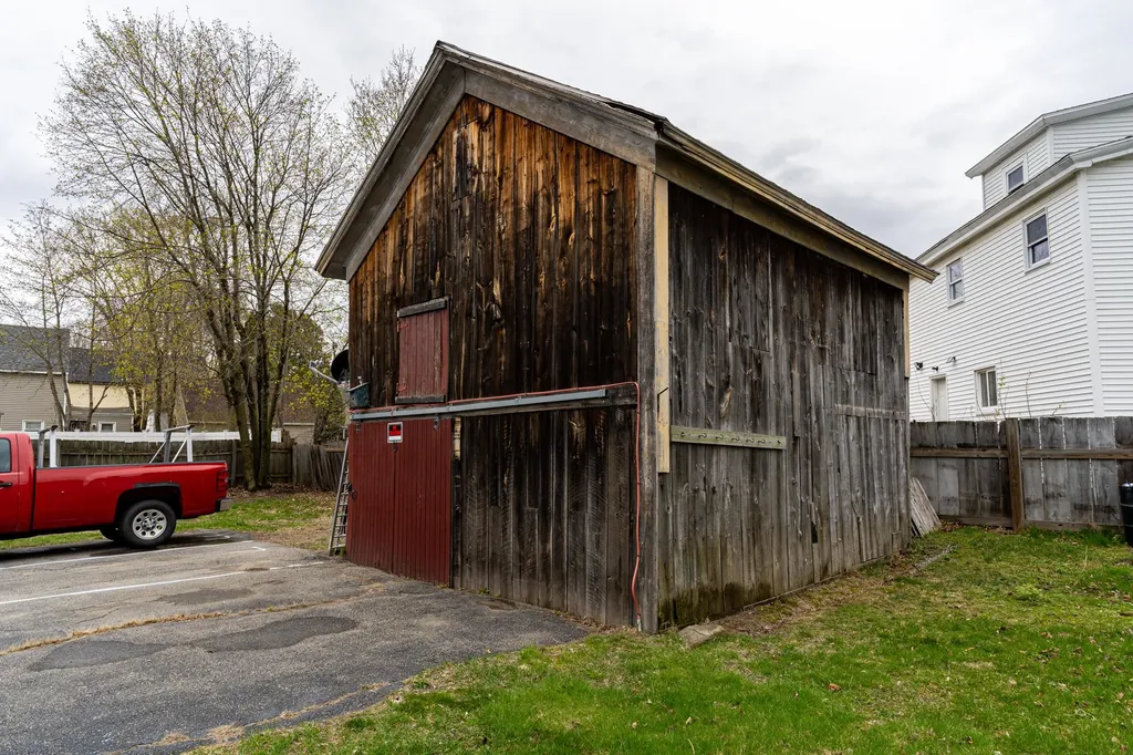 7 Pine Street Rochester NH 03867