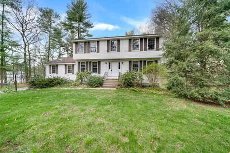 8 Sutton Place Londonderry NH 03053