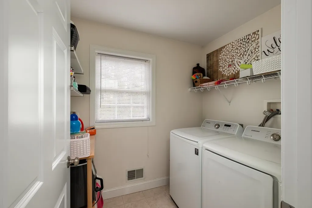 33 Pond Road Raymond NH 03077