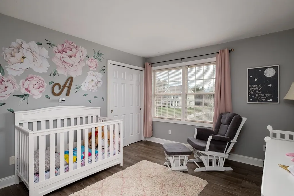 33 Pond Road Raymond NH 03077
