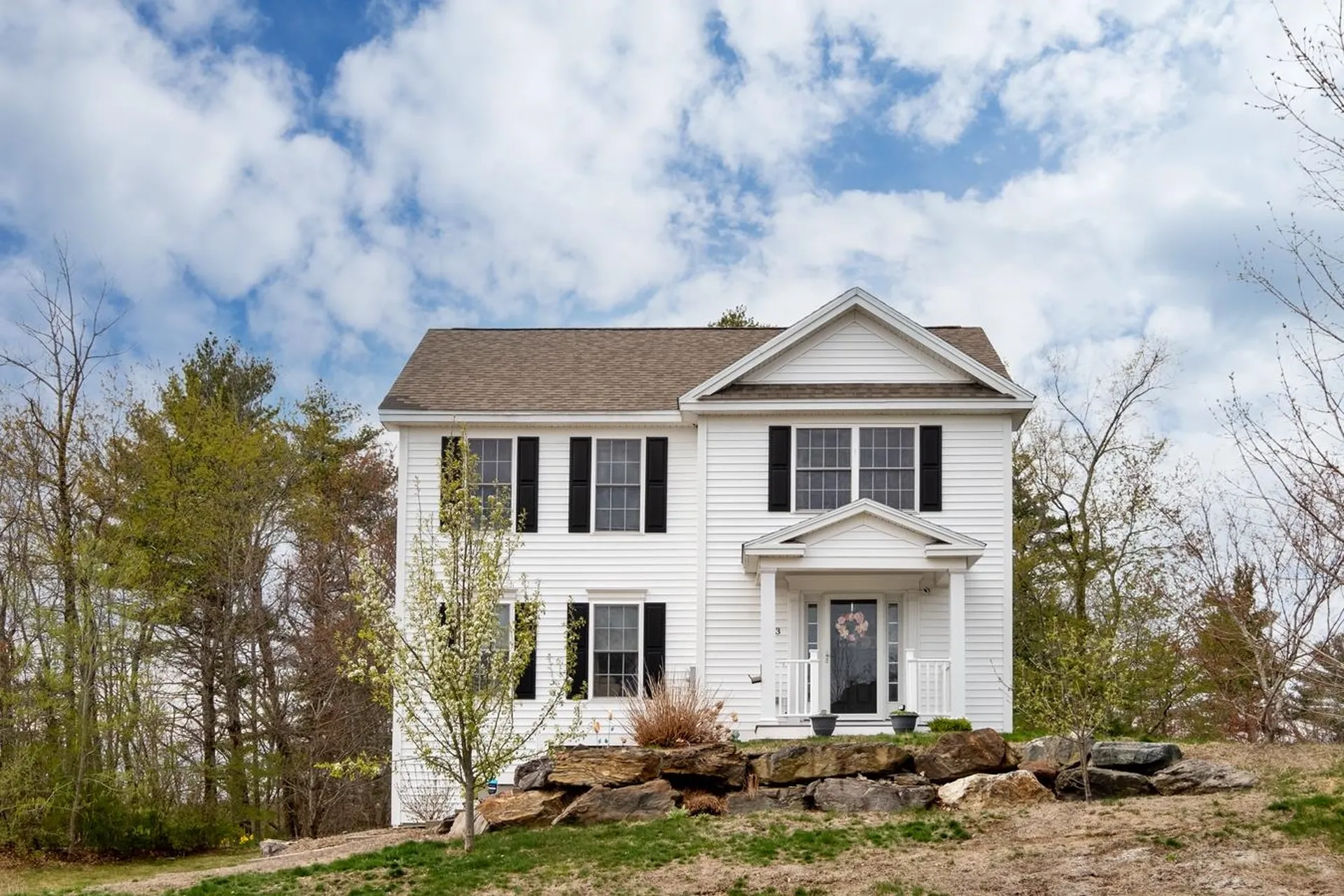 33 Pond Road Raymond NH 03077