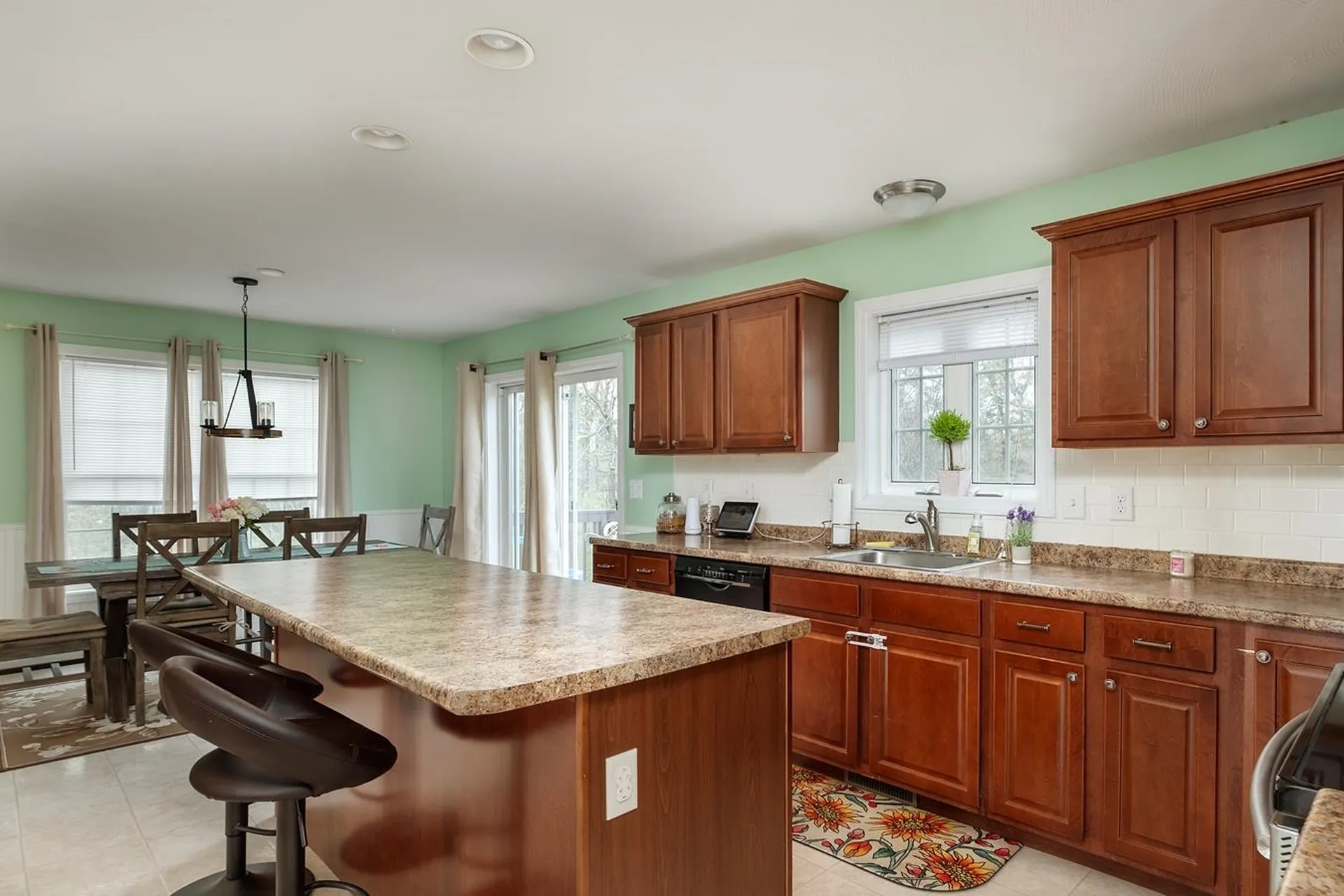33 Pond Road Raymond NH 03077