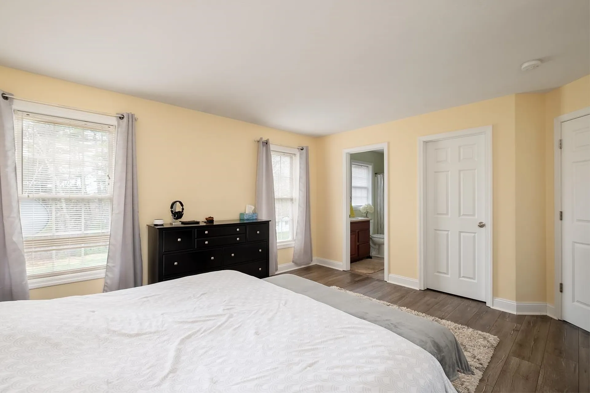 33 Pond Road Raymond NH 03077
