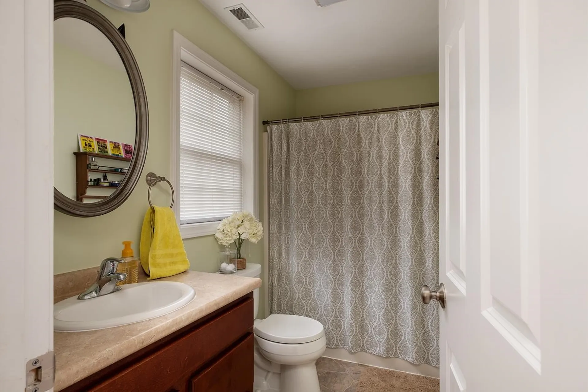 33 Pond Road Raymond NH 03077