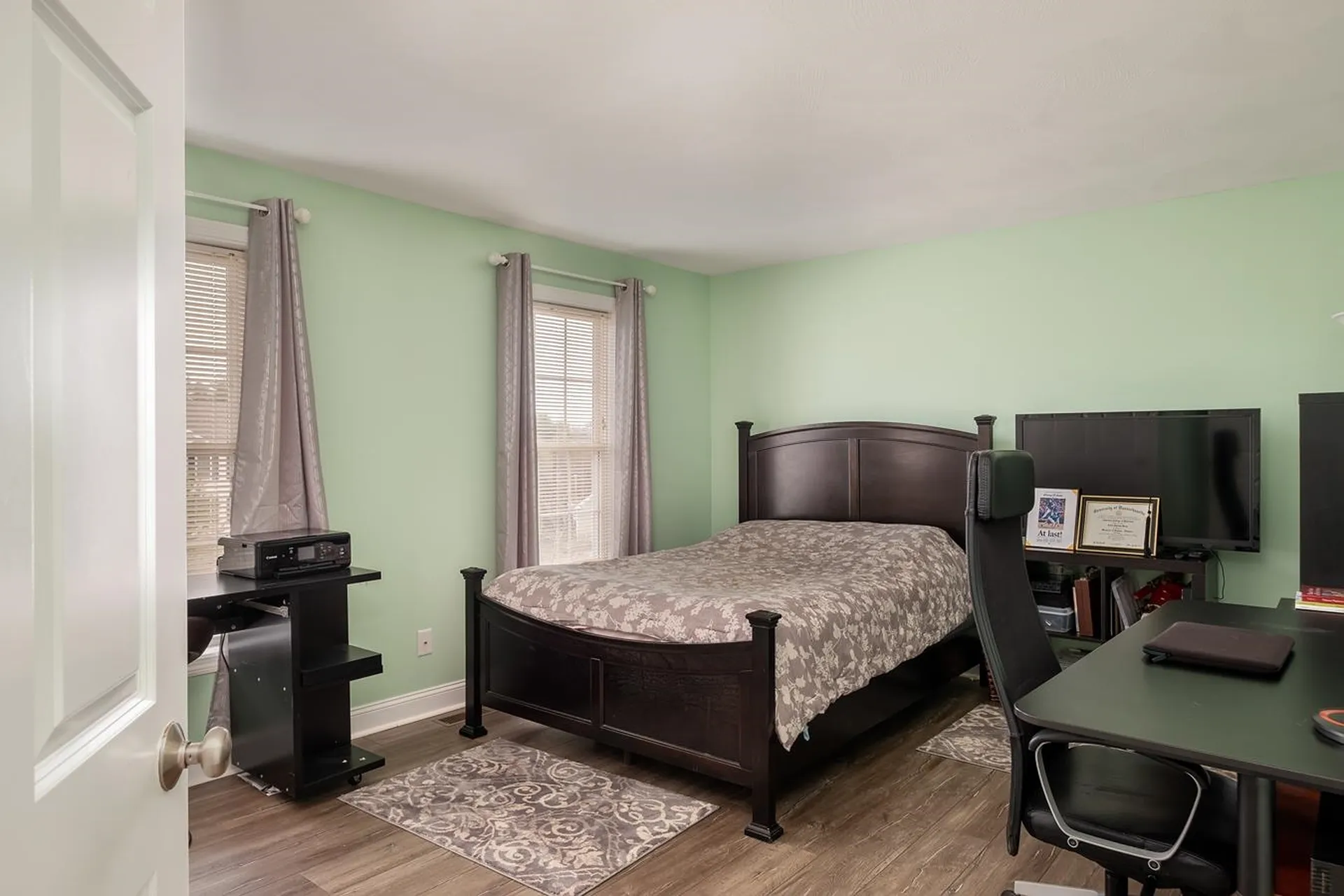 33 Pond Road Raymond NH 03077