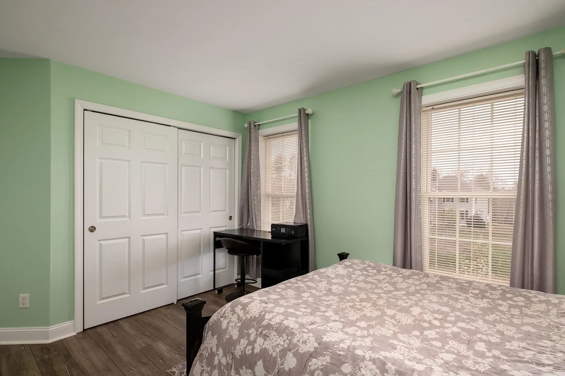 33 Pond Road Raymond NH 03077