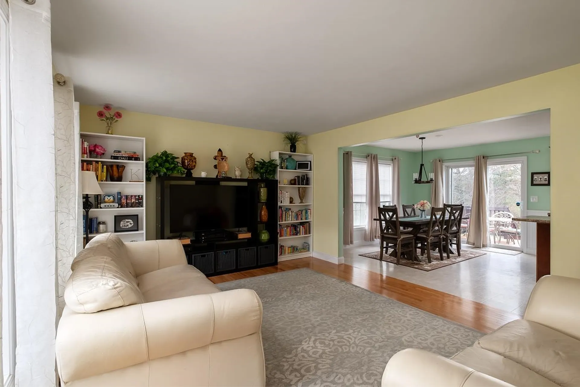 33 Pond Road Raymond NH 03077