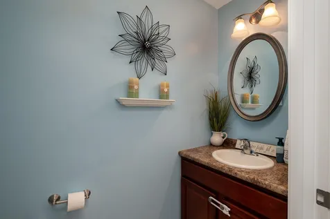 33 Pond Road Raymond NH 03077