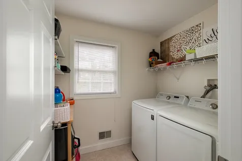 33 Pond Road Raymond NH 03077