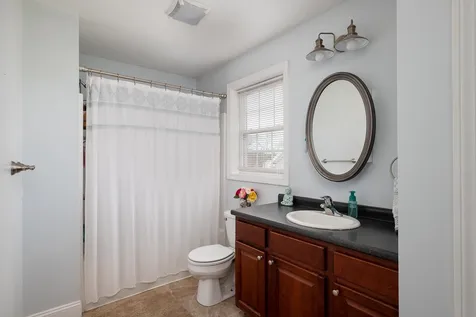 33 Pond Road Raymond NH 03077