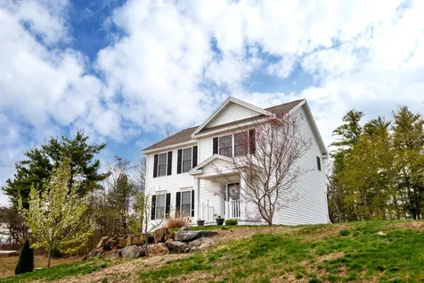 33 Pond Road Raymond NH 03077