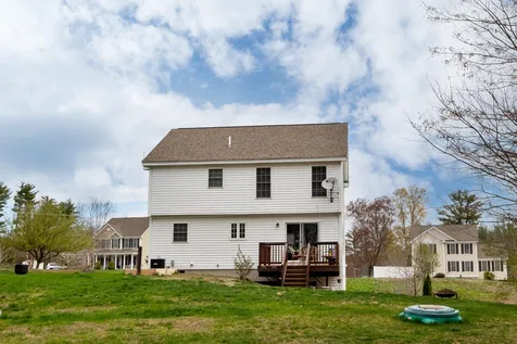 33 Pond Road Raymond NH 03077