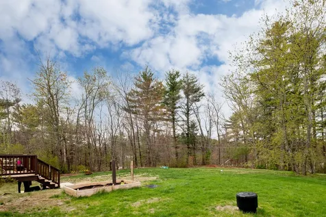 33 Pond Road Raymond NH 03077