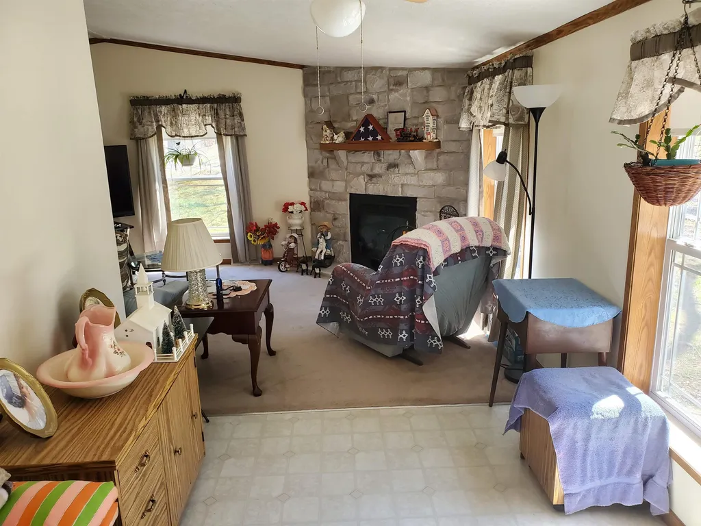 9 James Road Fremont NH 03044
