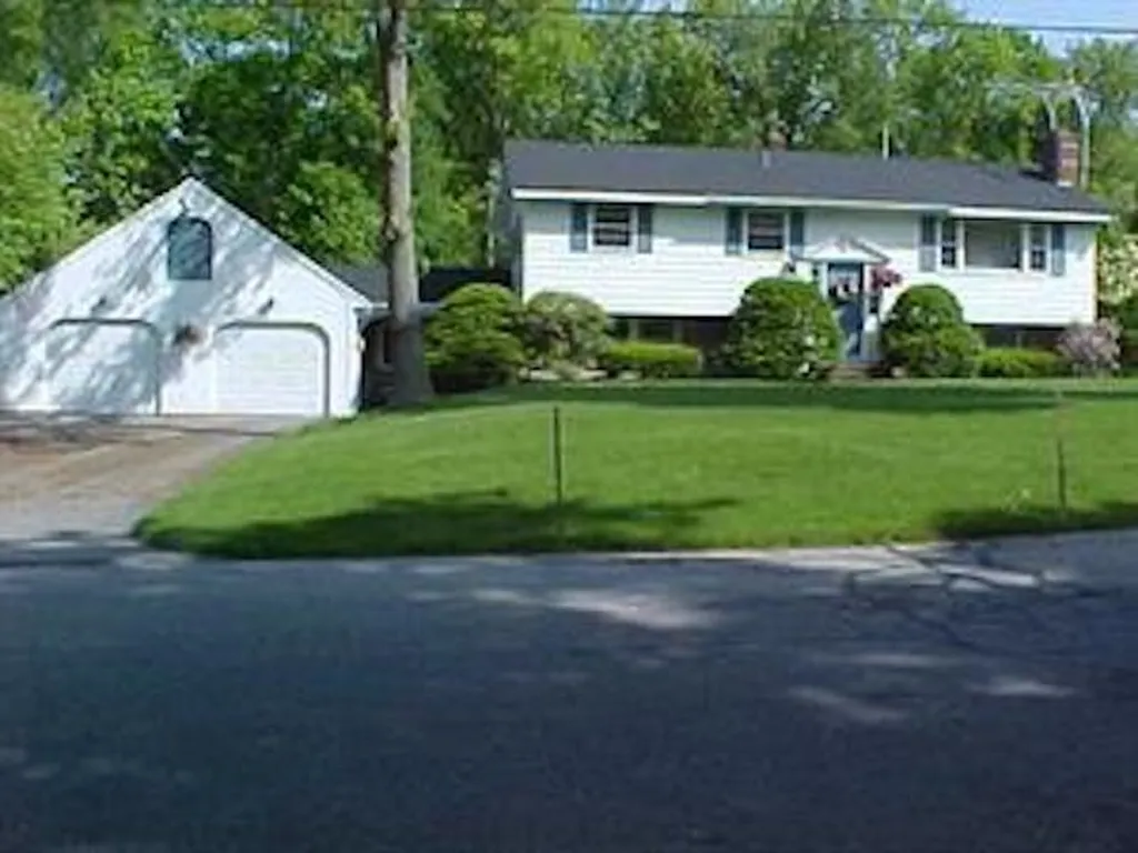14 Wood Drive Atkinson NH 03811